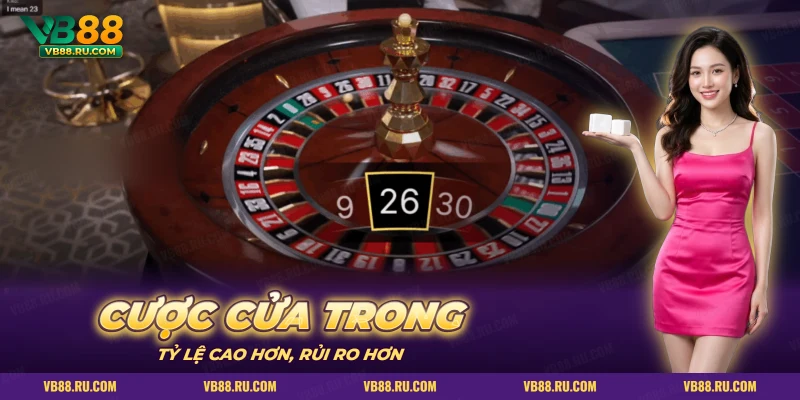 Vòng quay roulette cận cảnh dừng ở một ô số khi đặt cược Trong
