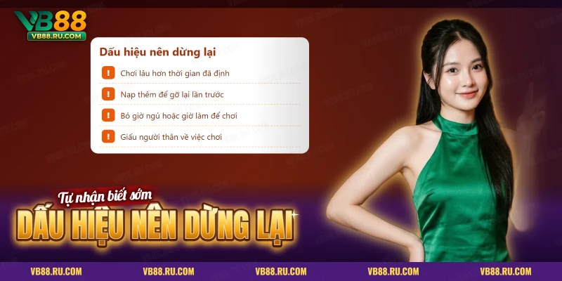 Màn bắn cá với cá nóc vàng và đàn cá nhỏ dưới nước
