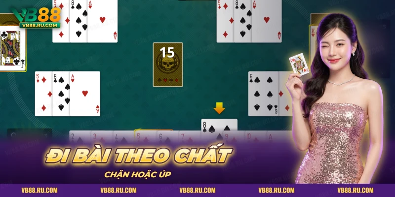 Các tay bài quanh lá úp giữa bàn Catte, đi bài theo chất
