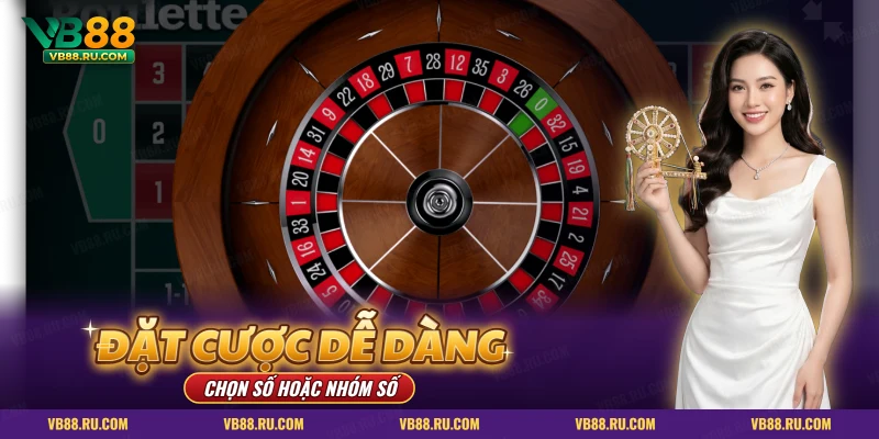 Vòng quay roulette gỗ có ô số không màu xanh trước khi đặt cược